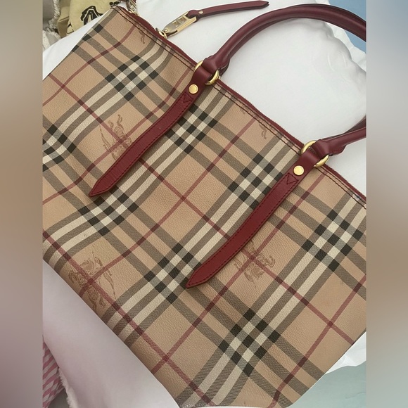 Burberry tote - Picture 1 of 5